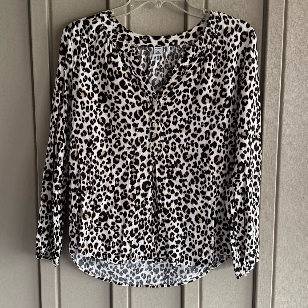 Old Navy Leopard Print Blouse size Medium